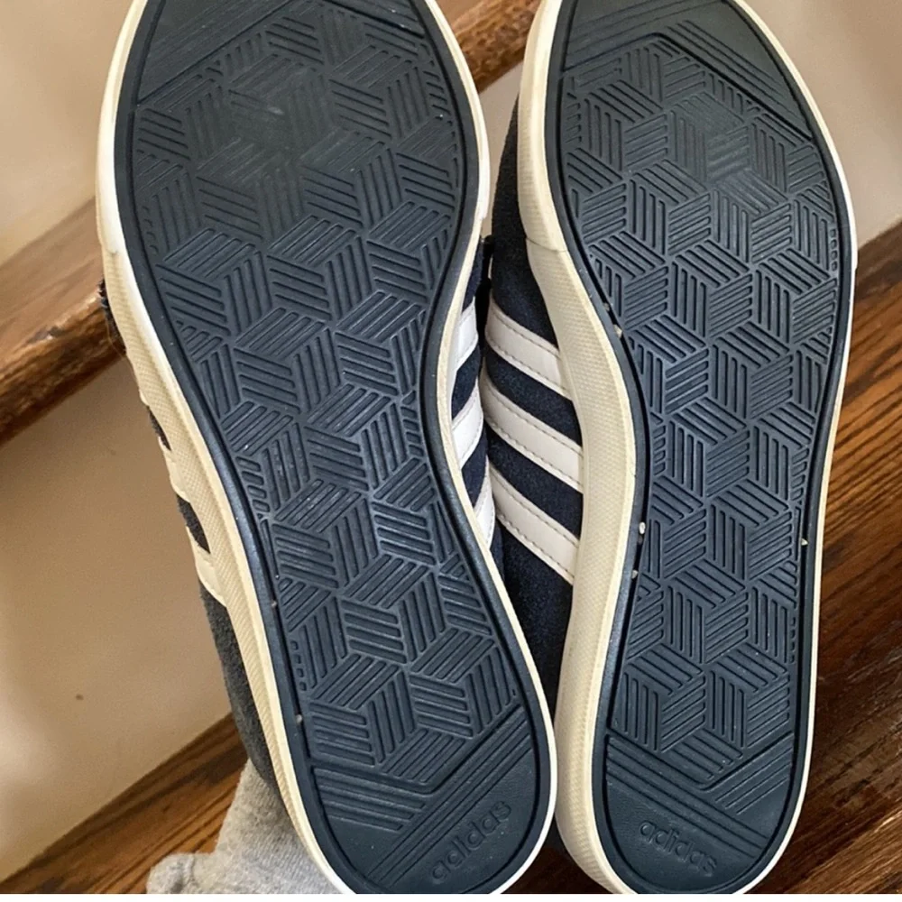 💙Adidas Navy Sneakers 💙 - Picture 5 of 8